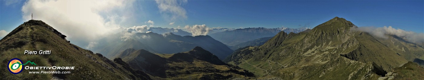54 Vista panoramica, Pizzo delle segade a sx, Fioraro a dx .jpg
